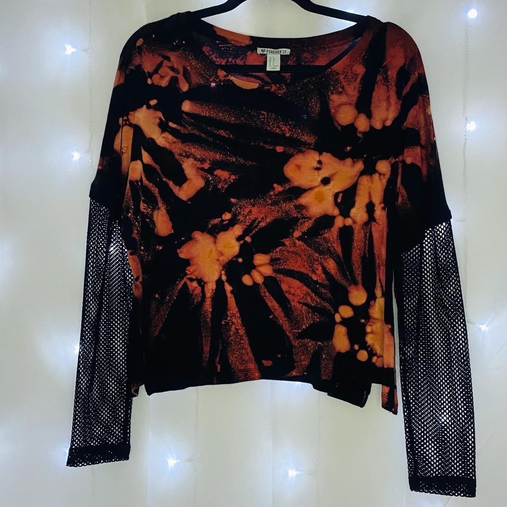T shirt with mesh sleeves